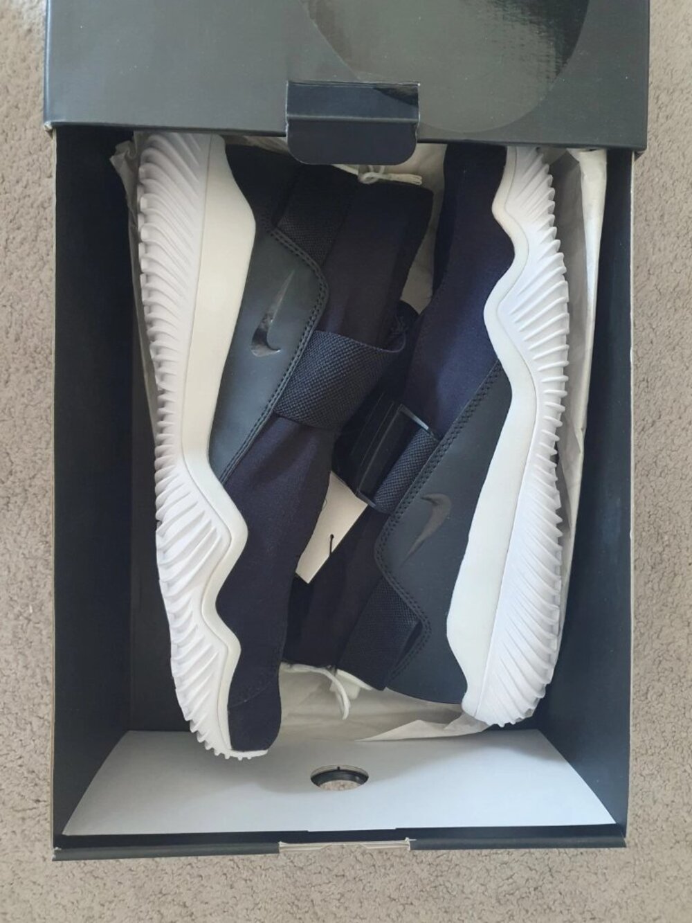 BNIB Nike komyuter PRM sneakers black size 9